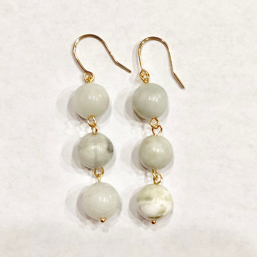 送料無料 K18. 天然未処理 糸魚川翡翠 3連ピアス 18金 ピアス（フック 