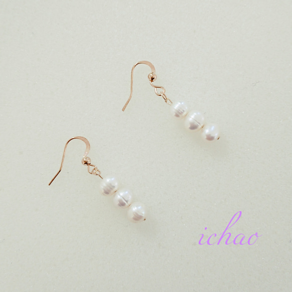 在庫セール☆再再…再販♪14kgfフック交換可♪天然石 縞入り淡水パールの3連カジュアルピアス／イヤリング 1枚目の画像