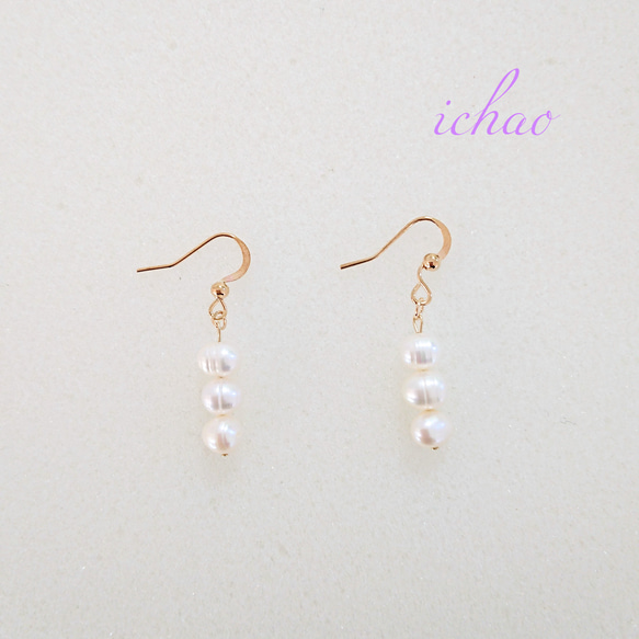 在庫セール☆再再…再販♪14kgfフック交換可♪天然石 縞入り淡水パールの3連カジュアルピアス／イヤリング 2枚目の画像