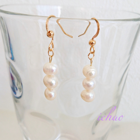 在庫セール☆再再…再販♪14kgfフック交換可♪天然石 縞入り淡水パールの3連カジュアルピアス／イヤリング 3枚目の画像