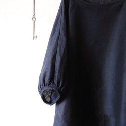 ネイビーリネンのドルマンパフ袖プルオーバー 3枚目の画像