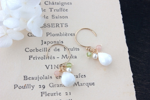 14kgf白色貝殼和彩色寶石穿孔（耳釘可變） 第2張的照片