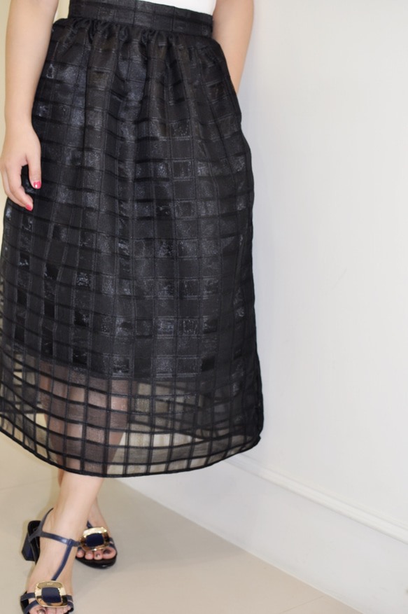 Flat 135 X 台灣設計師 透膚黑色方格紋路雪紡紗布料 法式長裙 第2張的照片