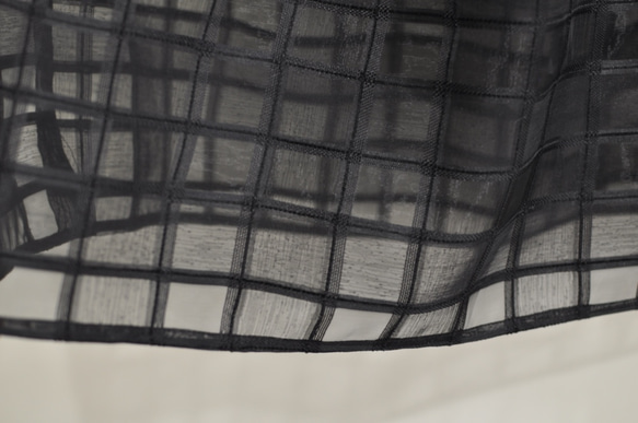 Flat 135 X 台灣設計師 透膚黑色方格紋路雪紡紗布料 法式長裙 第4張的照片