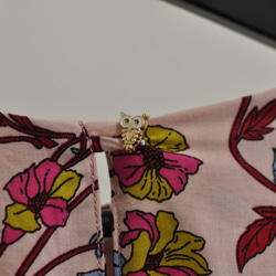 Flat 135X台灣設計師系列 波浪袖洋裝 棉質粉色藤蔓布料 五分袖 第6張的照片