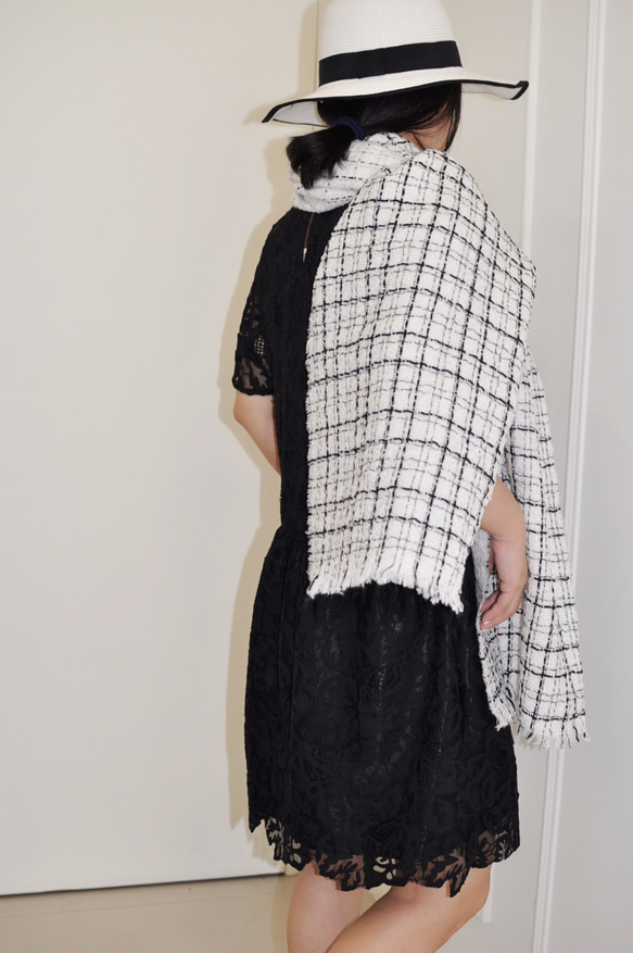 Flat 135X台灣設計師系列 波浪袖洋裝 黑色網紗刺繡蕾絲布料洋裝 第4張的照片