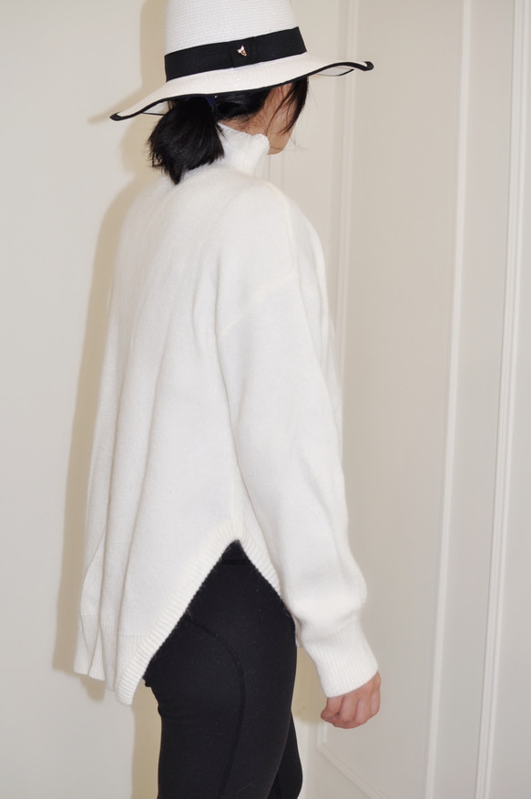 Flat 135 X 台灣設計師系列 舒適羊毛成分 立領上衣 白色針織上衣 第1張的照片