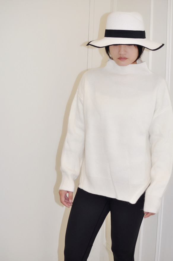 Flat 135 X 台灣設計師系列 舒適羊毛成分 立領上衣 白色針織上衣 第3張的照片