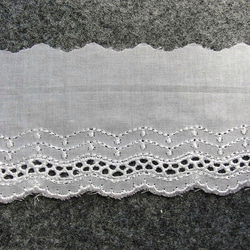 3.2ｍ×波柄風とスカラとカットワーク刺繍の綿レース×ホワイト 2枚目の画像