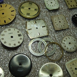 ノスタルジック時計文字盤2個セット　レジン素材に 2枚目の画像