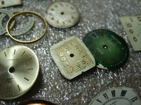 ノスタルジック時計文字盤2個セット　レジン素材に 3枚目の画像