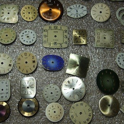 ノスタルジック時計文字盤2個セット　レジン素材に 4枚目の画像