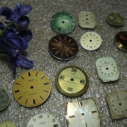 ノスタルジック時計文字盤2個セット　レジン素材に 5枚目の画像