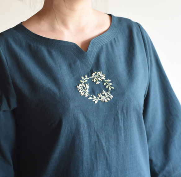 花の手の刺繍の薄い綿のドレス 8枚目の画像