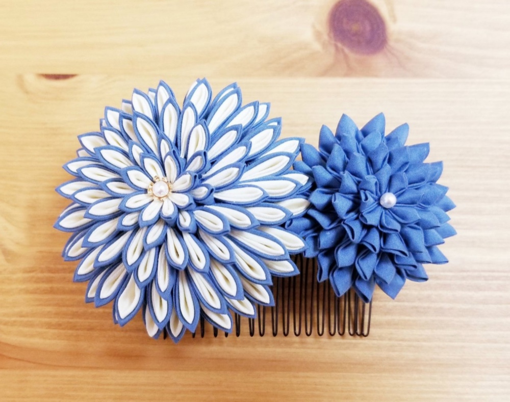 つまみ細工＊コームかんざし 二重ダリア 舛花色×クリーム色