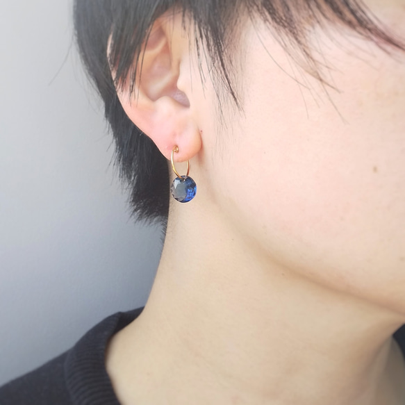 CRYSTAL × HOOP × DarkBlue : ノンホールピアス（K14GF変更+600円) 2枚目の画像