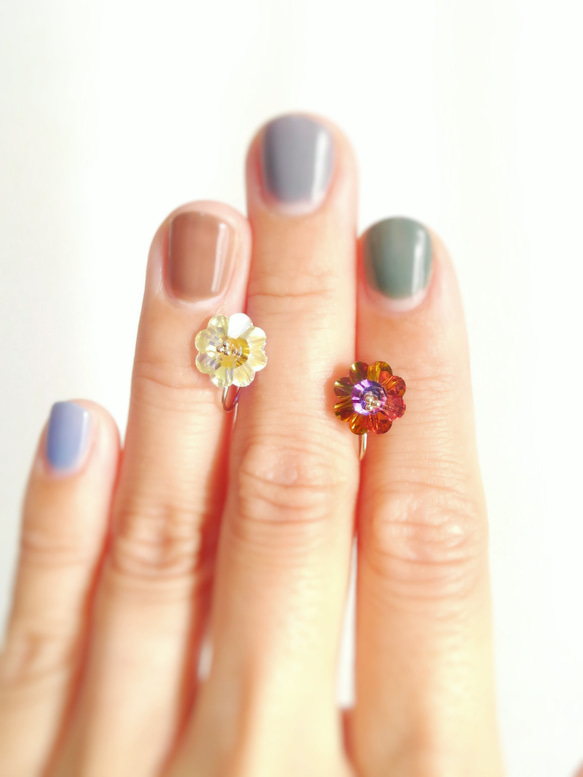 SWAROVSKI × FLOWER × aurora : ノンホールピアス（ピアスへの変更+150円） 1枚目の画像