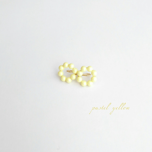 pastel yellow × Swarovski Pearl × circle : ノンホールピアス 1枚目の画像