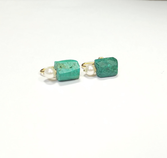 Chrysocolla × swarovski pearl : ノンホールピアス(イヤリング) 1枚目の画像