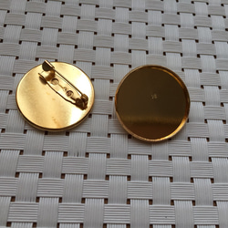 レジン加工可　ミール皿タイプ【皿直径25ｍｍ】　コサージュ台座　　ゴールド2個セット 1枚目の画像