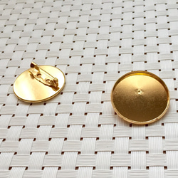 レジン加工可　ミール皿タイプ【皿直径25ｍｍ】　コサージュ台座　　ゴールド2個セット 2枚目の画像