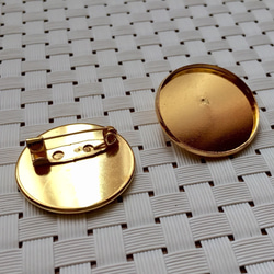 レジン加工可　ミール皿タイプ【皿直径25ｍｍ】　コサージュ台座　　ゴールド2個セット 3枚目の画像