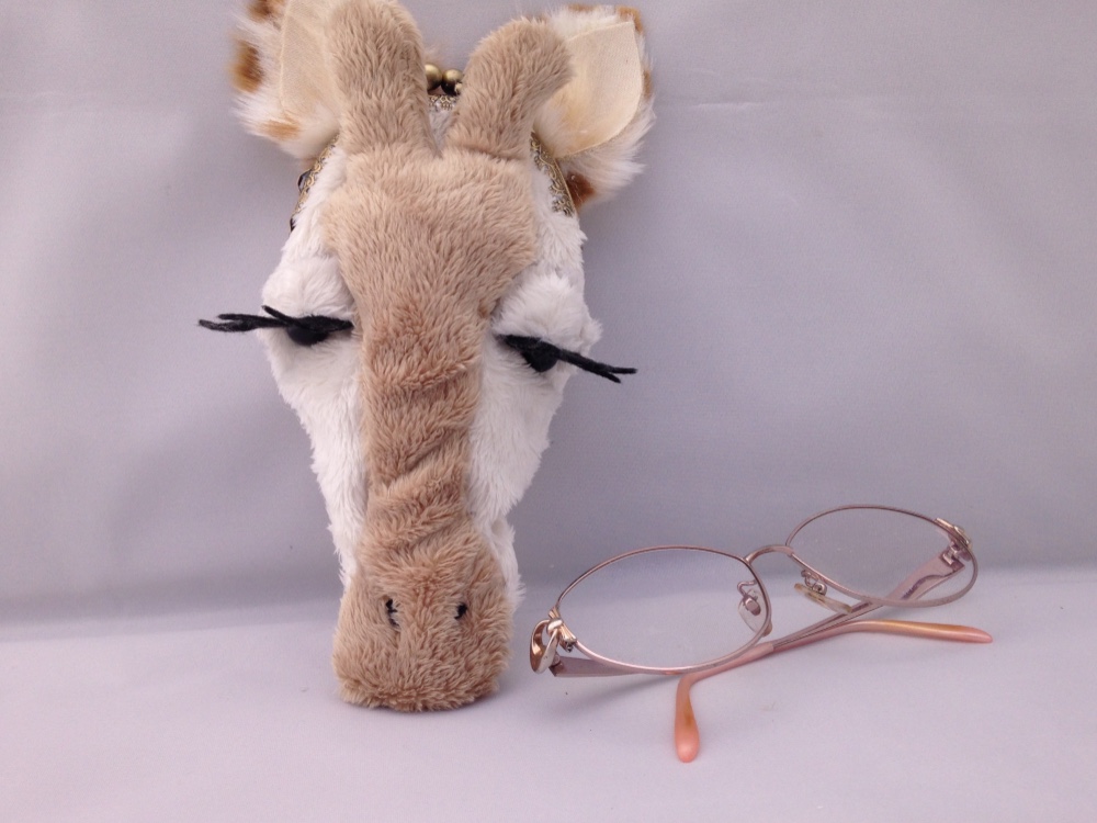 きりんちゃんのメガネ入れか、お財布