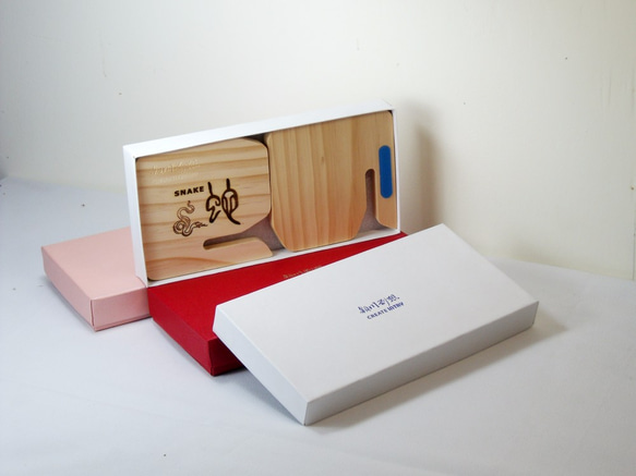 生肖狗 馬 龍  豬 蛇 羊 木製 手機座 生日禮物 接受個性化 簡單 圖案 名字 數字 第10張的照片