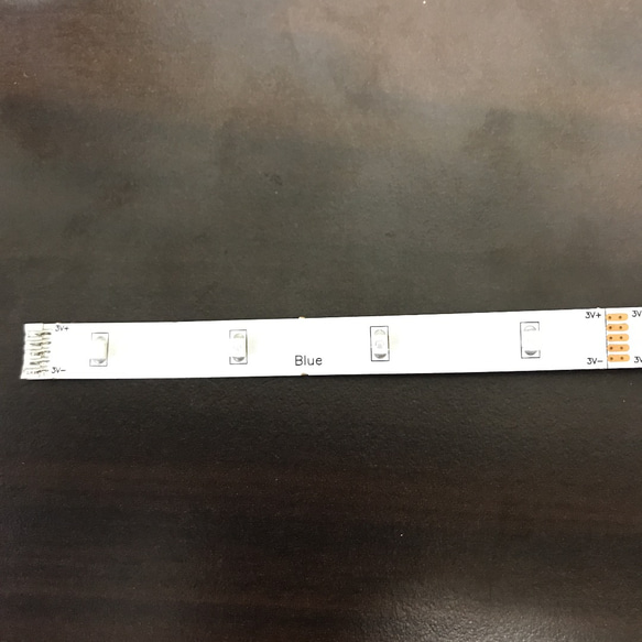 LEDテープライト 4並列 3V （切り売り） 1枚目の画像