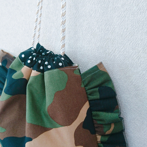 迷彩柄☆巾着フリルバッグ☆ カモフラ柄 巾着バッグ 巾着