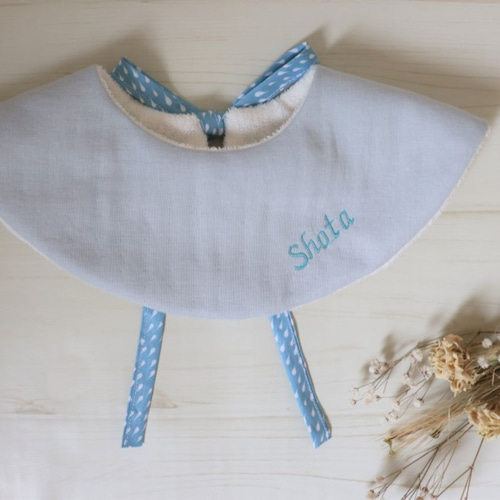 ☆刺繍名入れ☆お洒落なまんまるスタイ（blue） スタイ・よだれかけ