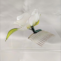 椿のコーム　大　白　　～ディップアート　ヘアアクセサリー～ 3枚目の画像