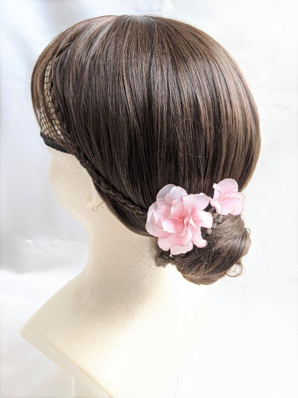 お花のヘアアクセサリー　５輪　～桜色～ ディップアート 2枚目の画像
