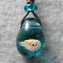 月夜のオウムガイ とんぼ玉 ガラス ネックレス No1860 2枚目の画像