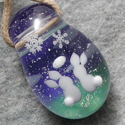雪月夜と白ウサギ  とんぼ玉 ガラス ネックレス No1880 1枚目の画像