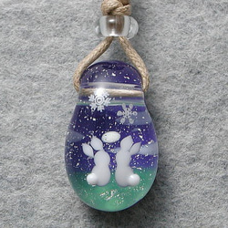 雪月夜と白ウサギ  とんぼ玉 ガラス ネックレス No1880 2枚目の画像