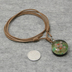 平玉・池に舞い落ちた桜 とんぼ玉 ガラス ネックレス No1907 6枚目の画像
