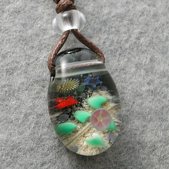 初夏の海辺(在庫整理品) とんぼ玉 ガラス ネックレス No1909 3枚目の画像