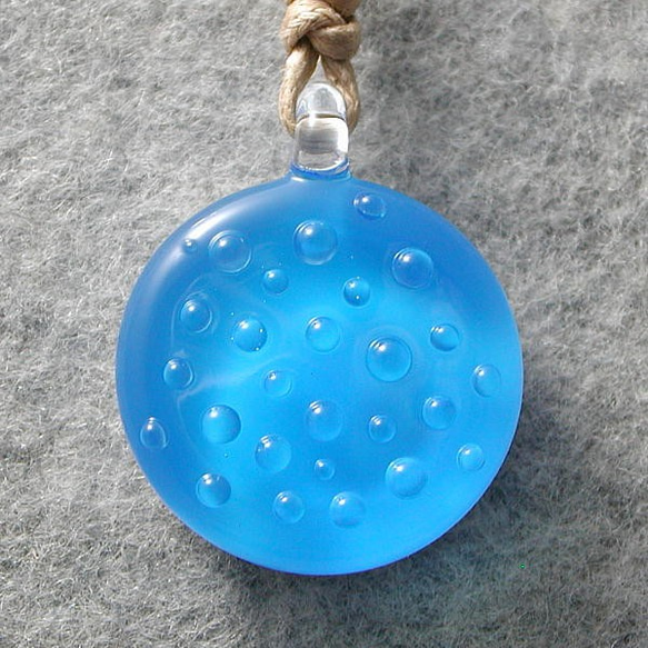 平玉・青いプールと窓についた水滴と とんぼ玉 ガラス ネックレス No2022 2枚目の画像