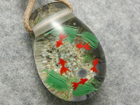 水草と金魚 とんぼ玉 ガラス ネックレス No756 1枚目の画像