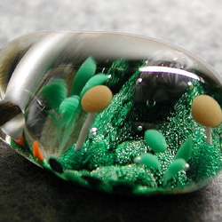 苔とキノコ とんぼ玉 ガラス ネックレス No831 2枚目の画像