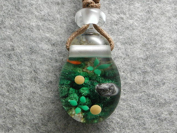 苔とキノコ とんぼ玉 ガラス ネックレス No831 3枚目の画像