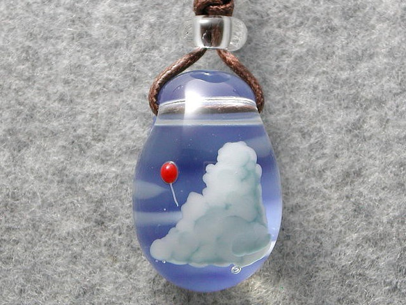 風船と入道雲 とんぼ玉 ガラス ネックレス No1027 2枚目の画像