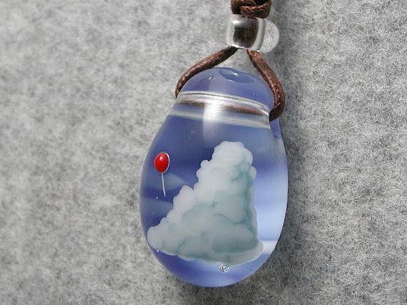 風船と入道雲 とんぼ玉 ガラス ネックレス No1027 4枚目の画像