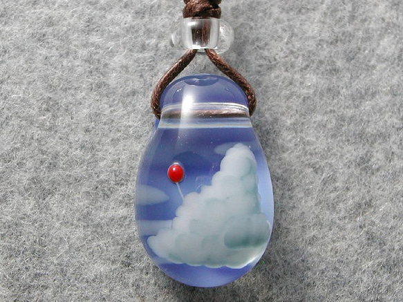 風船と入道雲 とんぼ玉 ガラス ネックレス No1028 2枚目の画像