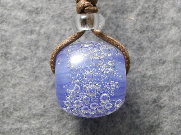 キラキラ泡玉(紺線) とんぼ玉 ガラス ネックレス No1158 5枚目の画像