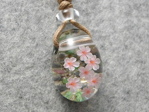 小川を流るる桜 とんぼ玉 ガラス ネックレス No1189 3枚目の画像