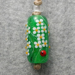 雪柳の花とテントウムシ(筒形長玉) とんぼ玉 ガラス ネックレス No1225 2枚目の画像