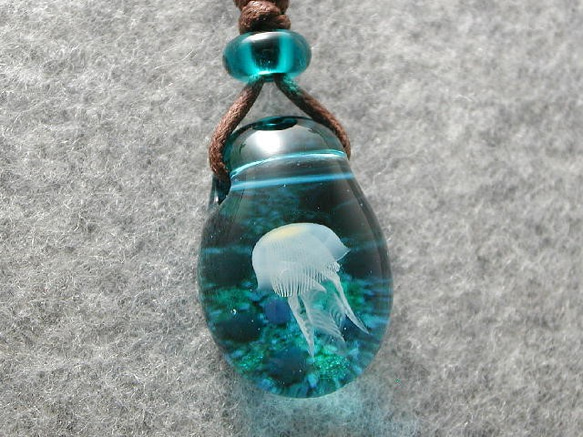 触手クラゲ とんぼ玉 ガラス ネックレス No1252 3枚目の画像