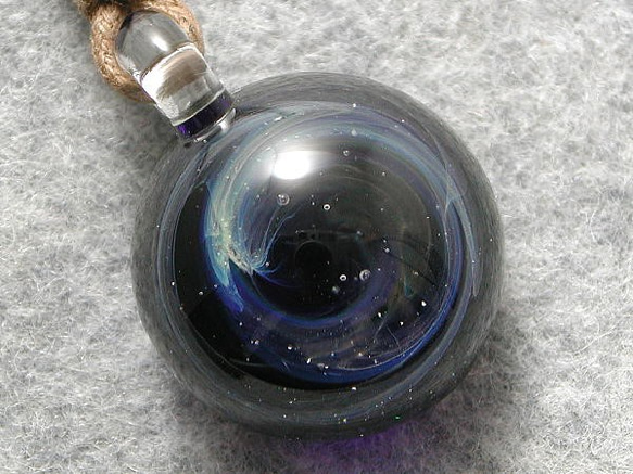 宇宙玉 とんぼ玉 ガラス ネックレス No1333 1枚目の画像